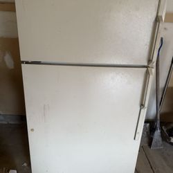 Refrigerator 