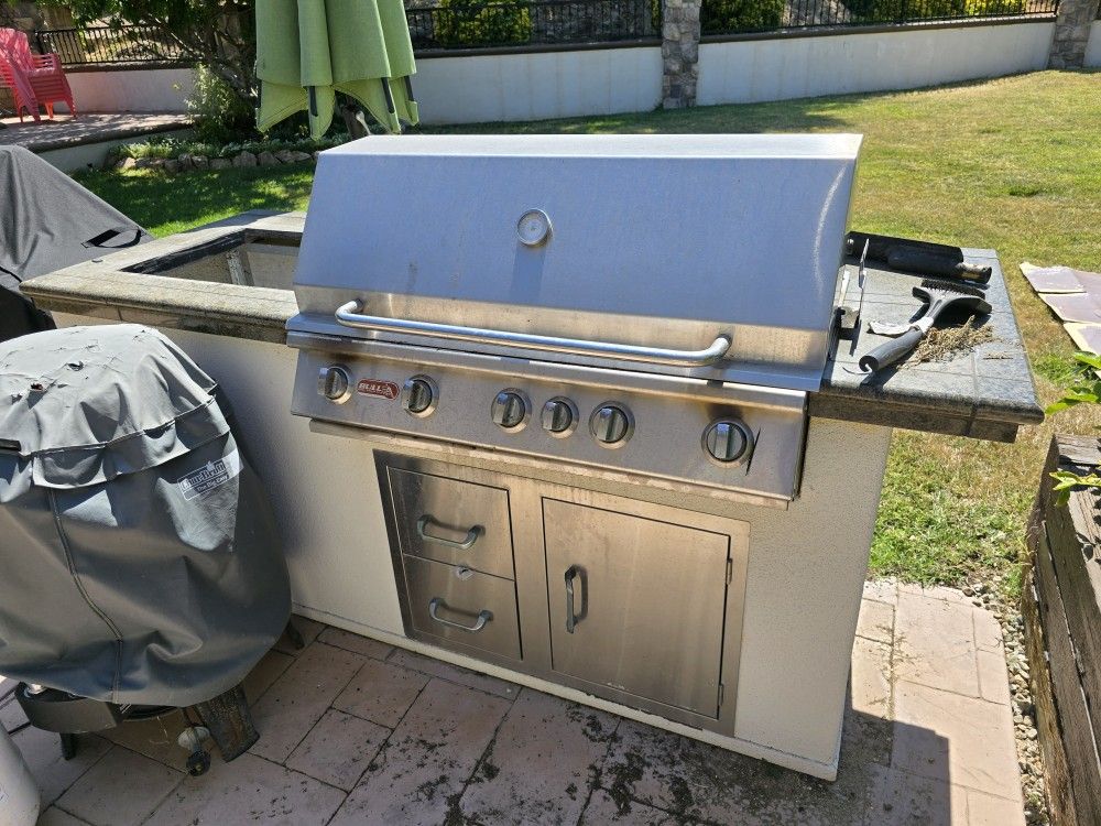Free BULL BBQ with Island