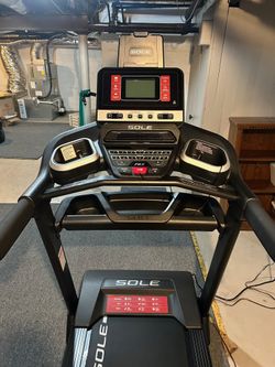 2025 Sole F63 Treadmill – Excellent Condition, 3.0 HP, Foldable - Pittsburgh, PA