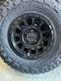 35’s Toyo RT Trail Tires with 17” Method MR709 6 Lug
