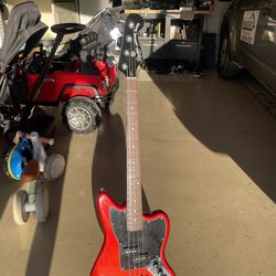 Fender Squier short scale bass