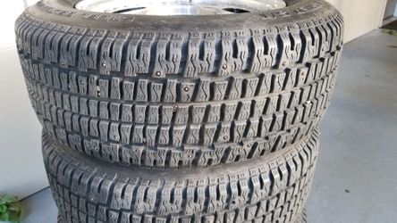 Studded tires P215/60R15