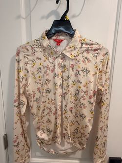 Women’s medium guess button down shirt