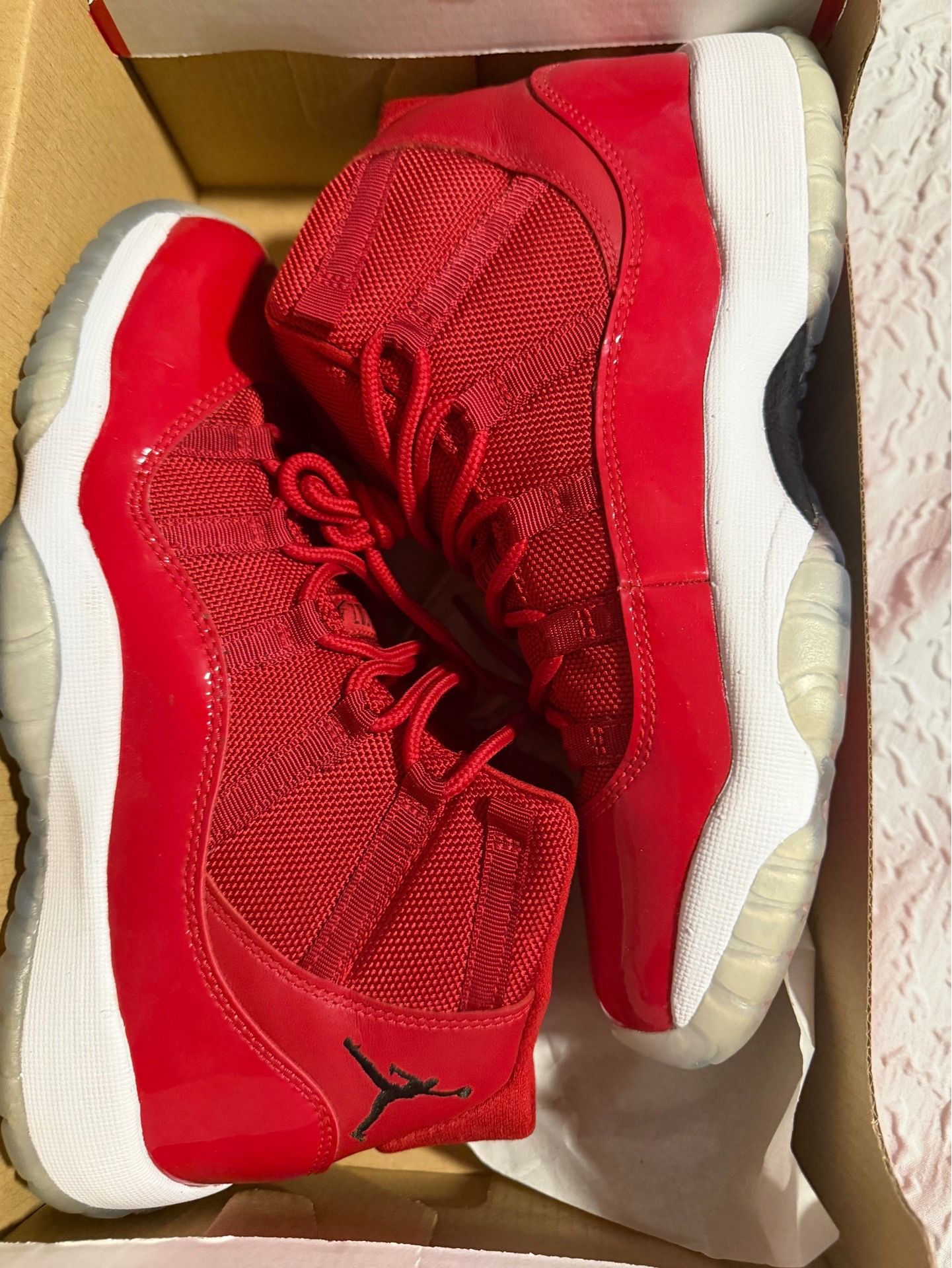 Red Nike jordans