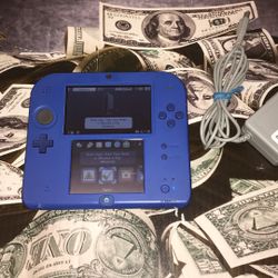 32-5671-1 NINTENDO 2DS WITH CHARGER AND 1 GAME 