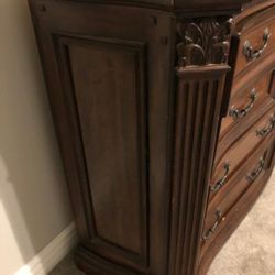 Dresser And Night Stands Set