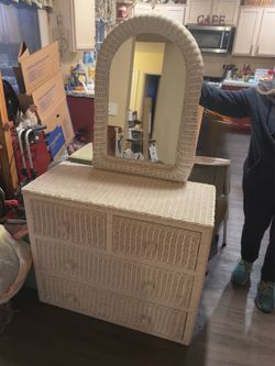 White wicker dresser set