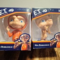 E.T. Vinyl Figures Set Of 2