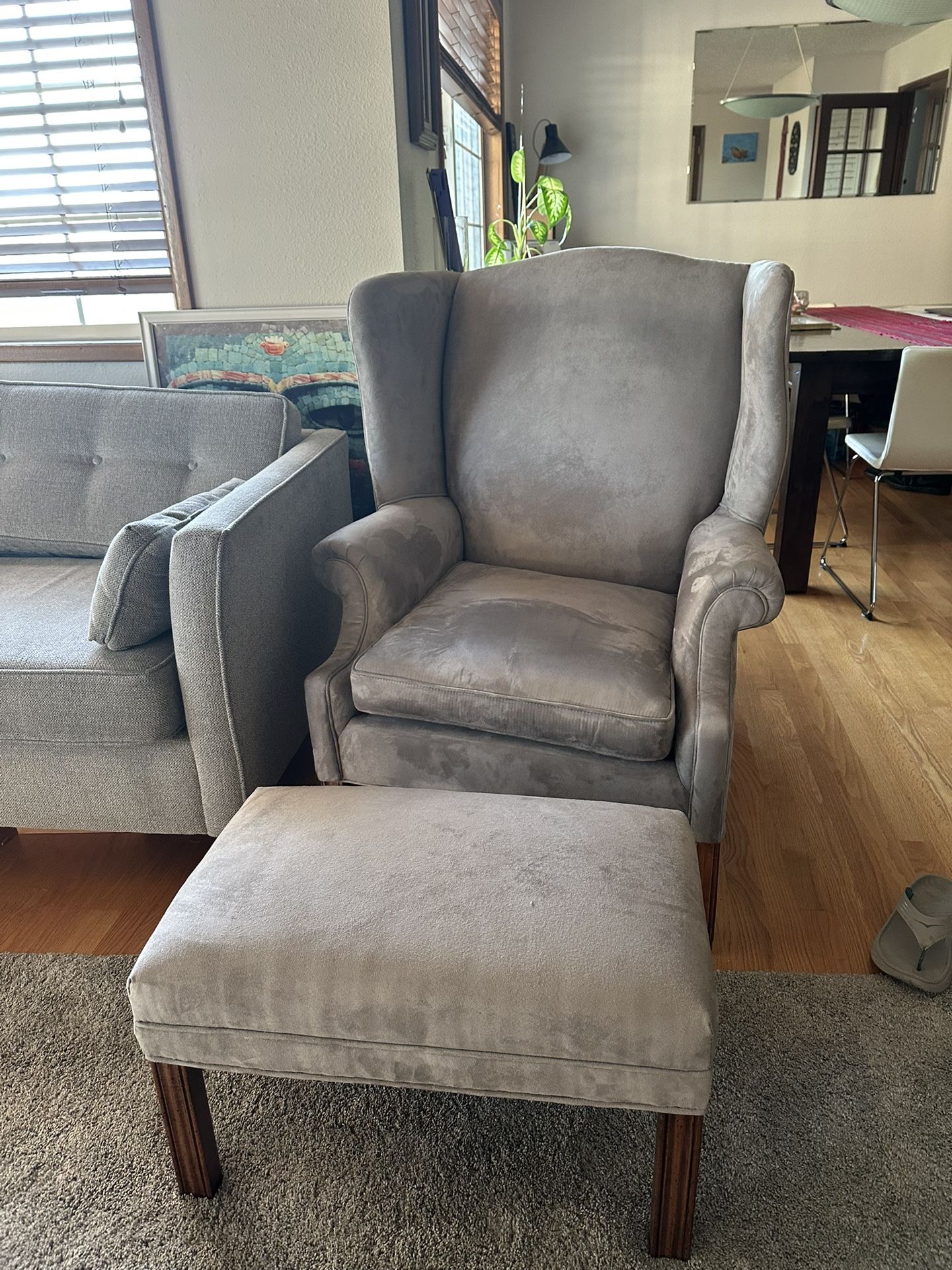 Chair With Ottoman