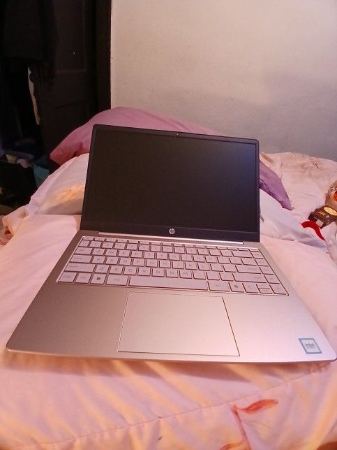 PINK BRANDNEW HP AC45HD5L LAPTOP