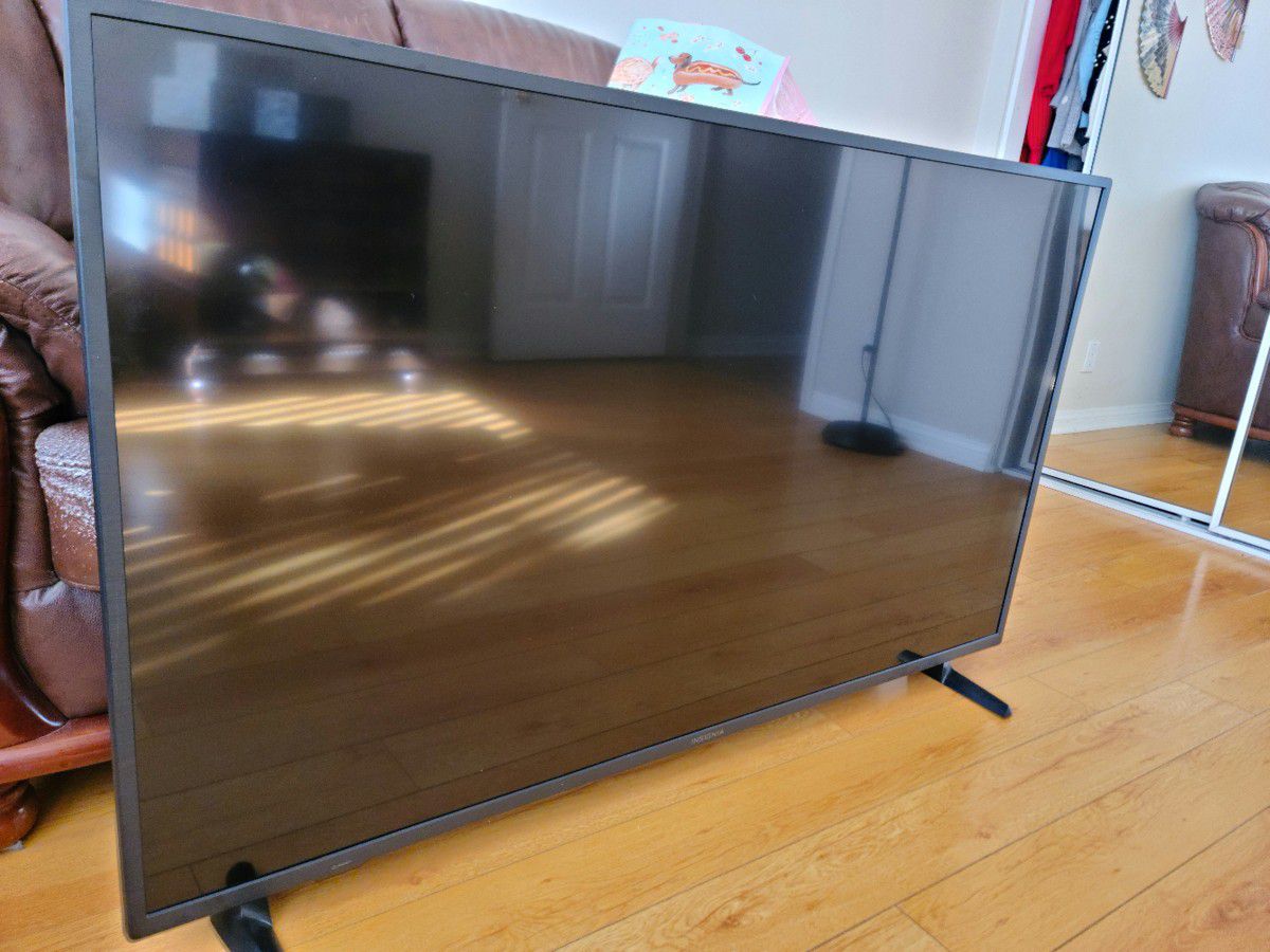 Insignia 55 Inch TV, Used With Flickering Screen 