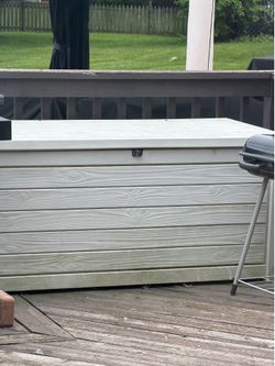 Deck storage box