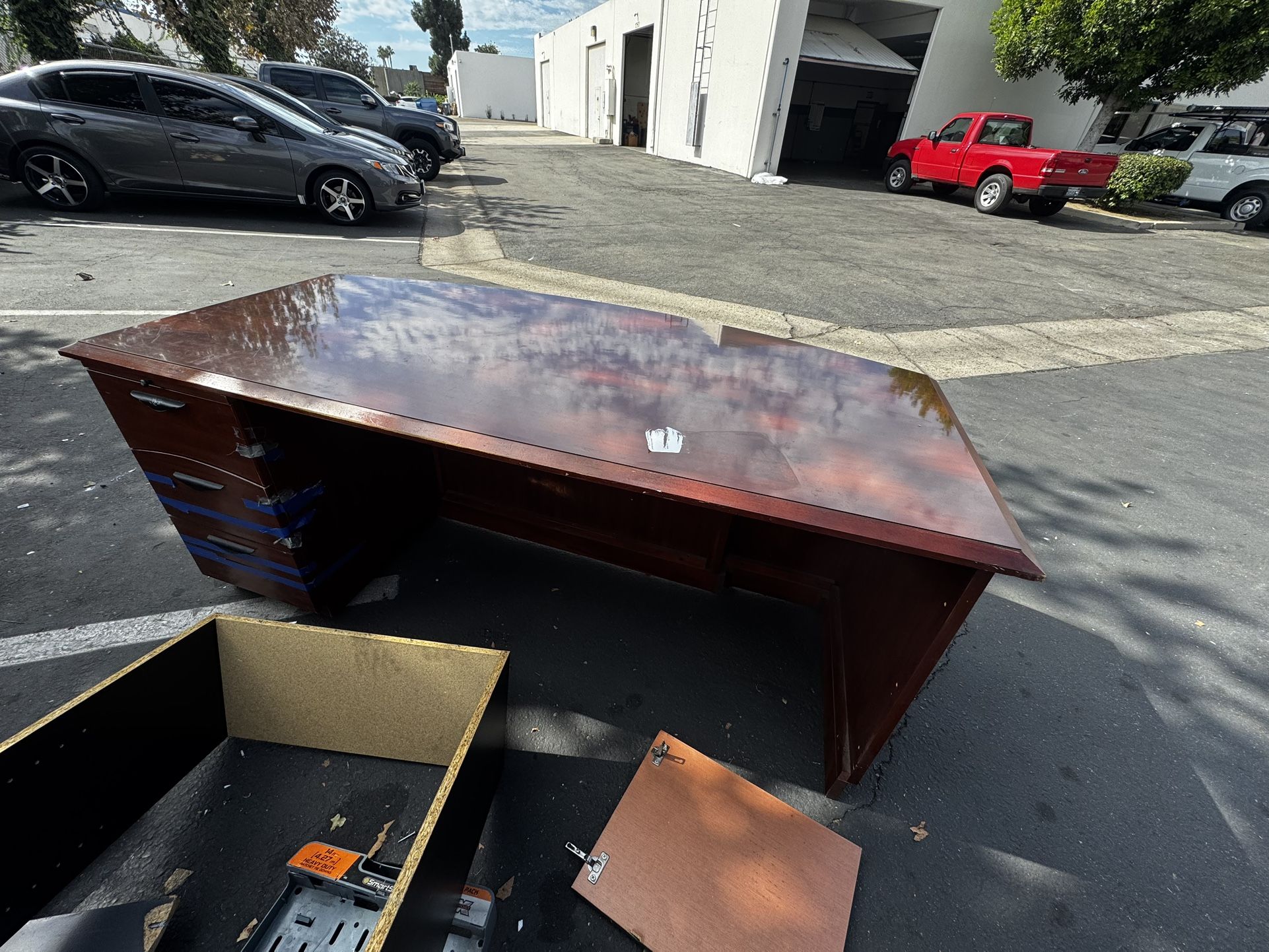 Free Desk!!!