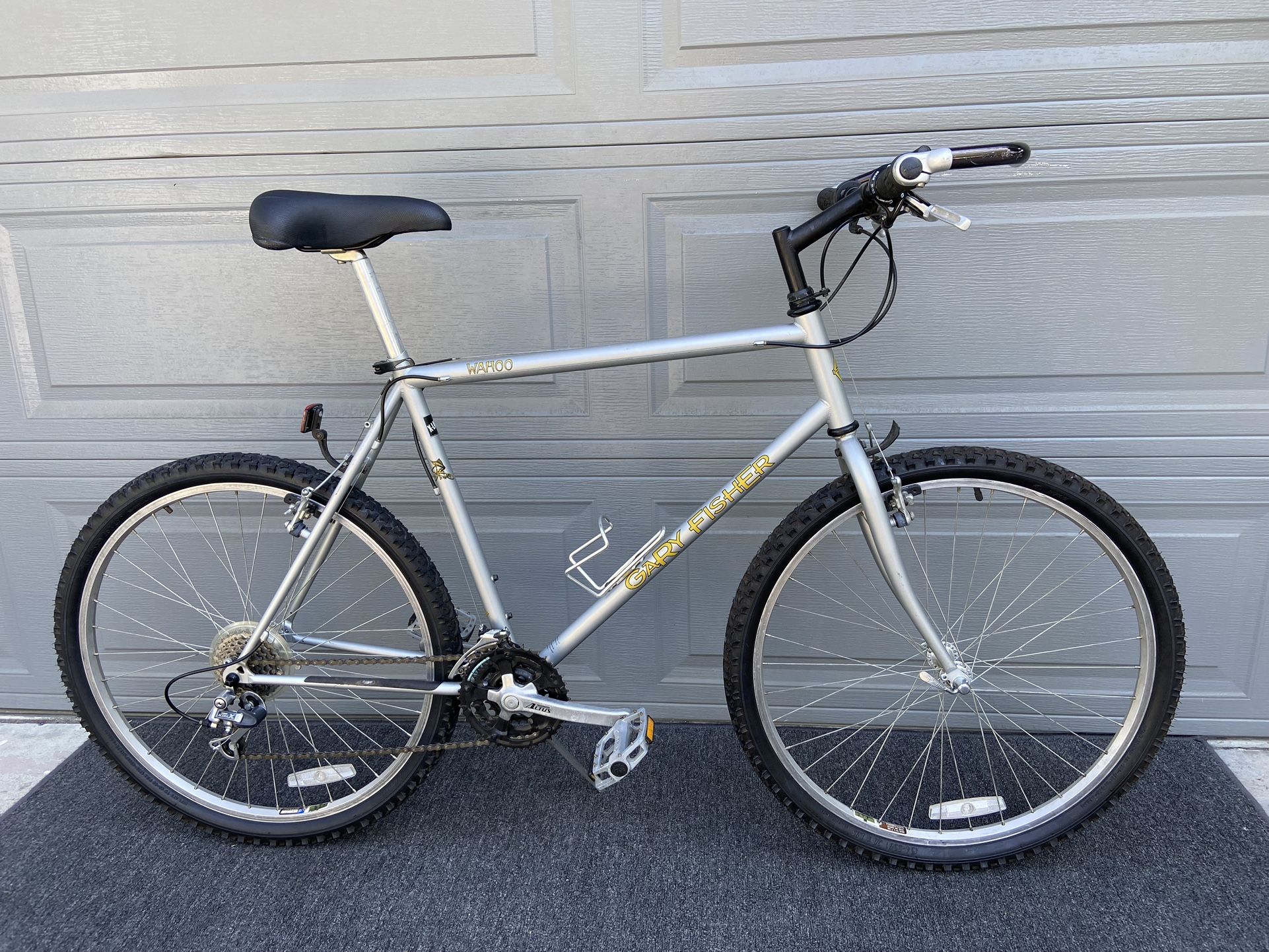 Gary Fisher Wahoo XL Hybrid Fitness Sport Bike, 21”/54cm Frame for 5’10” to 6’6” Riders, 21 Speeds, 26” Wheels, “GHOST SILVER ” 🏁LIKE NEW🏁