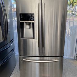 Samsung beautiful stainless steel refrigerator French door everything works perfectly first come first served 