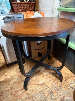 Lamp /side table   PENDING