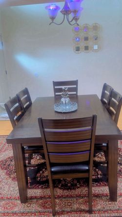 nice and Beautiful table with 6 chairs