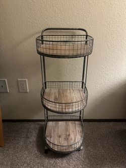 Bathroom shelf with wheels
