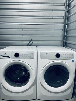 Matching Electrolux Frontloader Washer and ( Gas Dryer ) Set Available