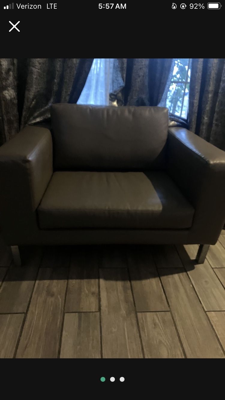 🥵Sale Chairs 🪑 For Sale Both For $100