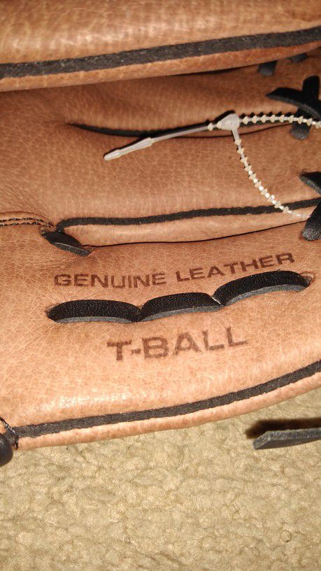 Wilson A450 Youth T-ball Baseball Glove Dark Brown 10” Excellent Condition