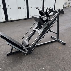 Leg Press And Hack Squat Machine 