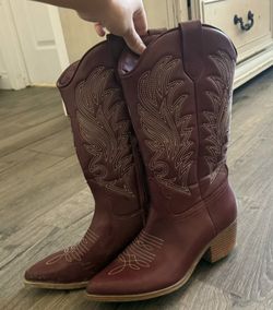 Womans Boots 8.5