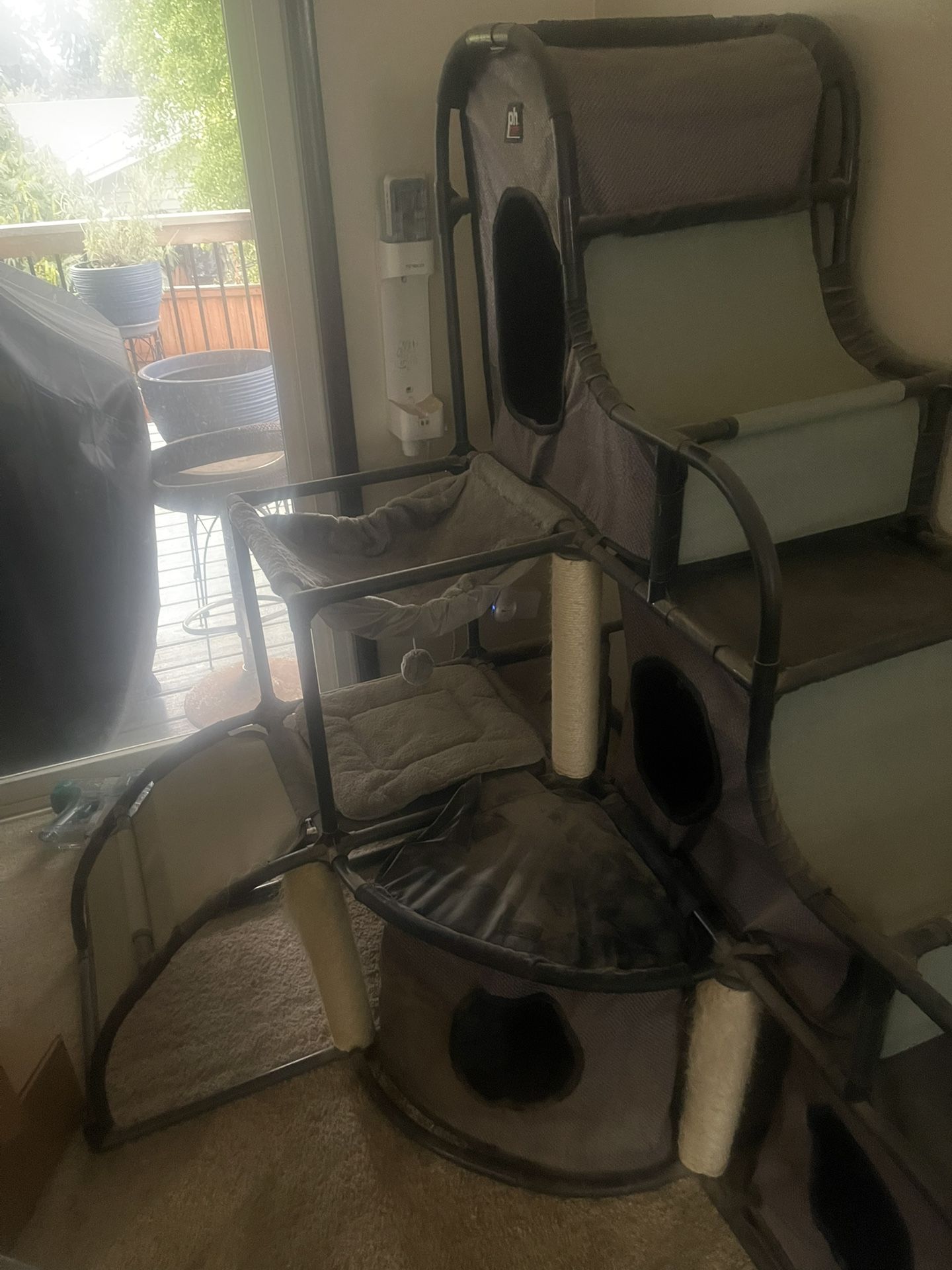 Cat 3 Tier Play House 