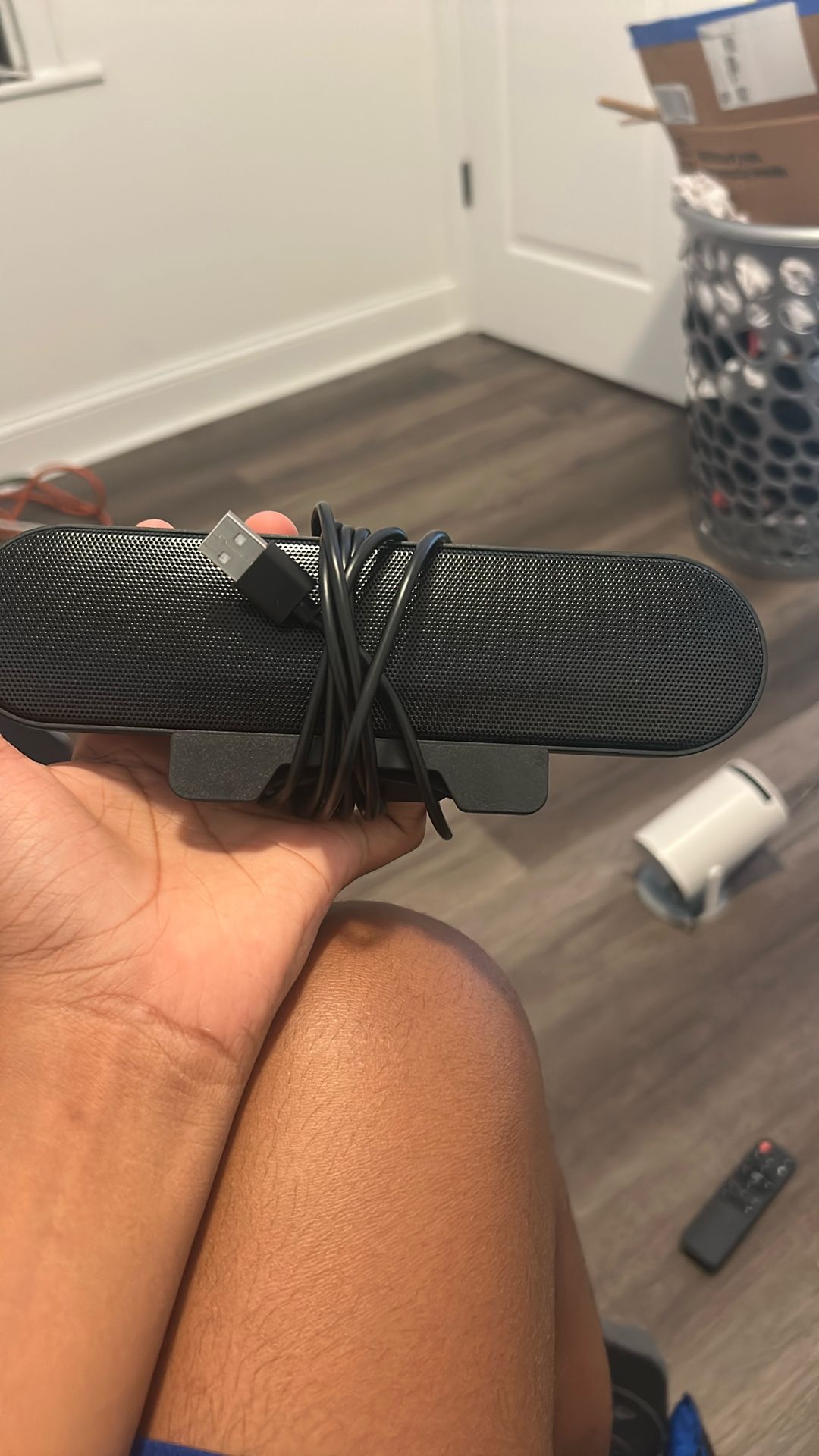 Bocinas para computadora de escritorio, bocina individual para laptop y PC, con sonido fuerte, control de volumen, se sujeta fácilmente a monitores (a