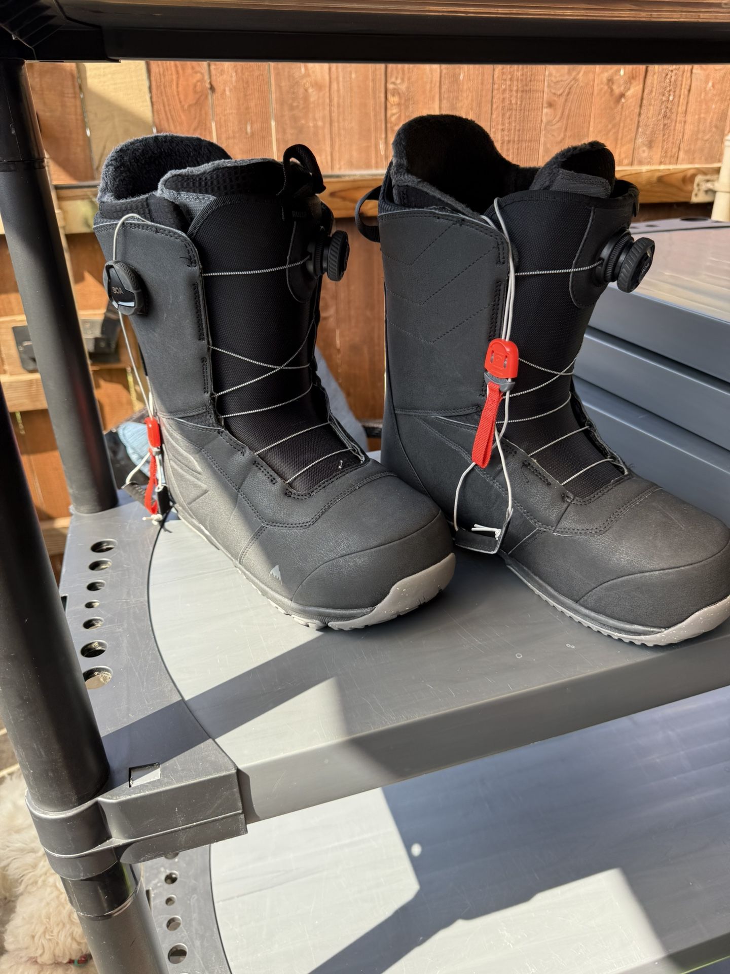 Burton Moto Boa Snowboard Boots, Dragon Ski Goggles, Oakle MOD 1 Snowboard Helmet. Element Boot Bag