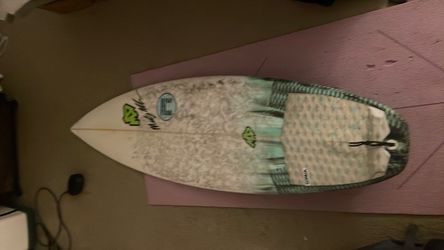 5,2 surfboard need to get rid today works amazing