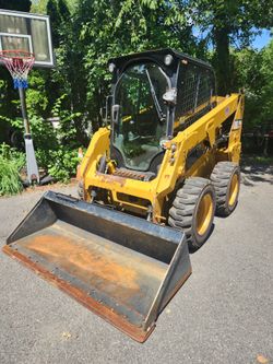 Caterpillar 226D Cat Skid Steer 898 hours and Towmaster trailer.