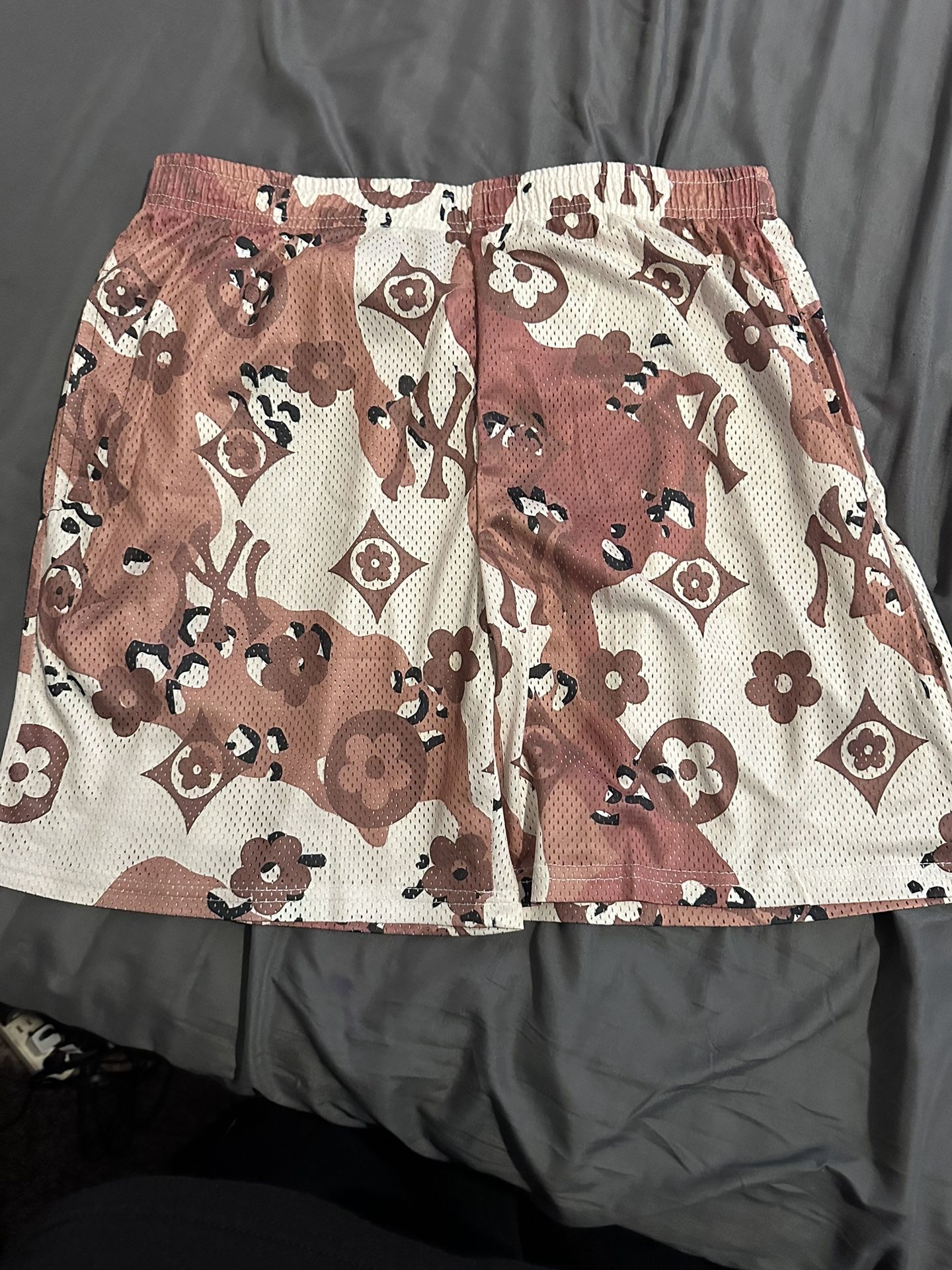 Yankees Shorts Size Xl Runs Small