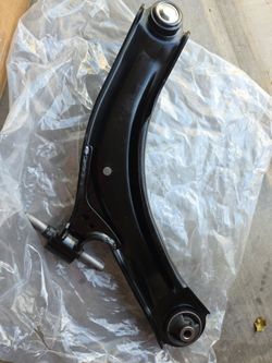 08-13 Nissan rouge front lower arm