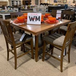 Flaybern Brown Counter Height Set (Dining table and Chairs