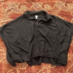 Black knit women’s jumper poncho in one size, stretch knit