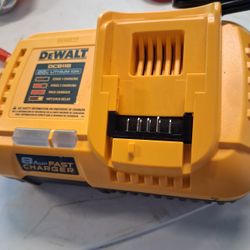 DEWALT 20V MAX / 60V MAX FLEXVOLT Lithium-Ion Fan Cooled Fast Battery Charger