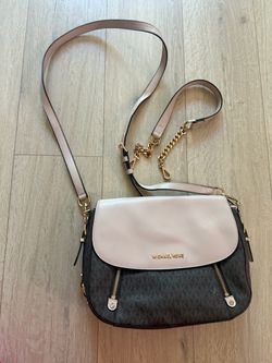 Michael Kors hand bg
