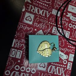 💛 14kt Gold “Amor” Pendant