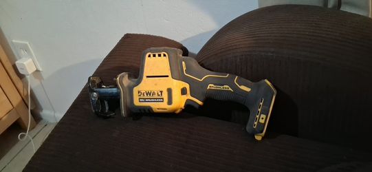 Dealt 20 Volt Hacksaw