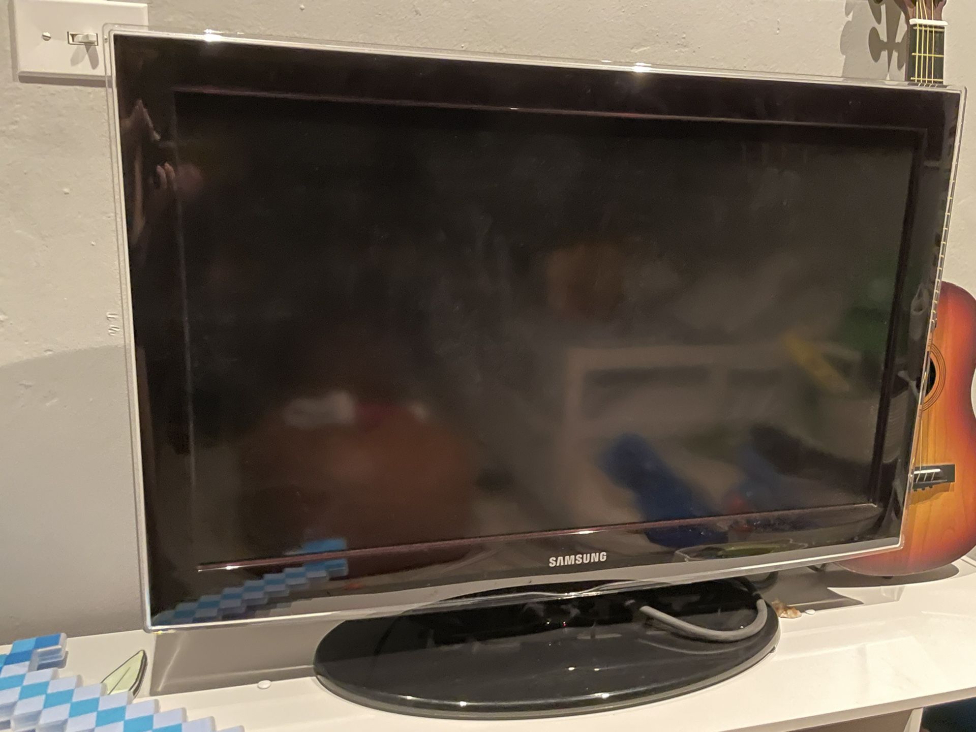 Samsung LCD TV Model #LN32D450G1D