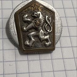 badge CHSSR Czechoslovakia SILVER!  the nut is not silver!