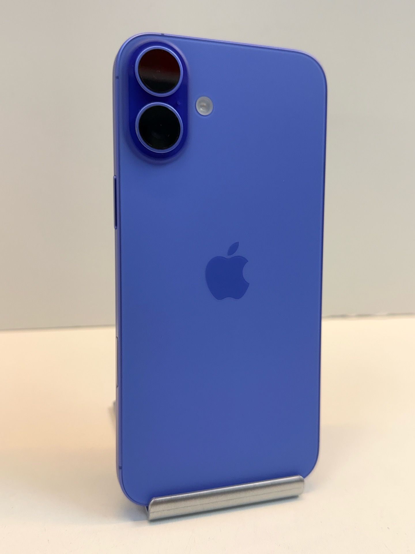 Apple iPhone 16 PLUS 128gb. ( Fully Unlocked Phone )