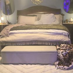 Beautiful All Wood Bedreoom Set With Nightstands