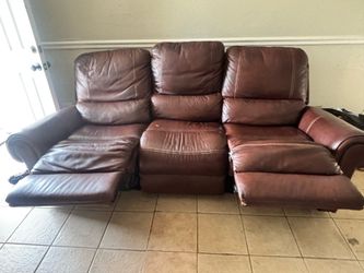Couch w/recliners on ends