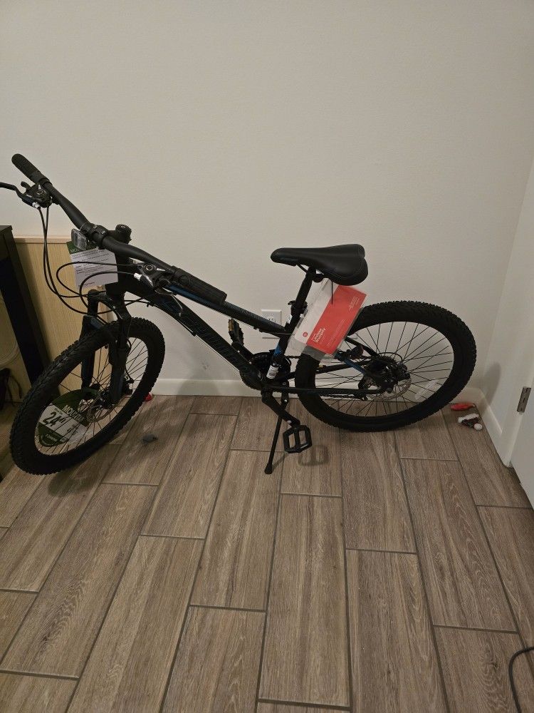Bike: Brand New 24inch Schwinn Sidewinder mountain bike, 24-inch wheels- 21 speeds - black / teal