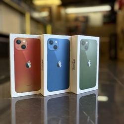 iPhone 13 (Unlocked) (Take It Home In Payment/ llévatelo a casa en pagos)