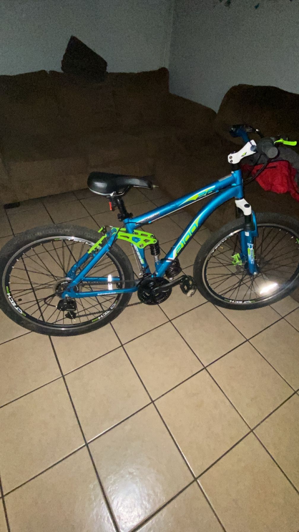 Genesis V2100 mountain bike