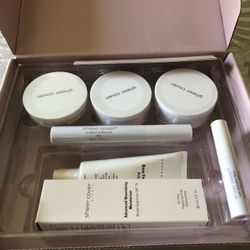 Sheer Cover 7 Pc Makeup Kit - NEW.