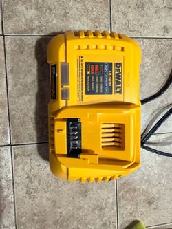 DEWALT DCB118 20V Fast Battery Charger